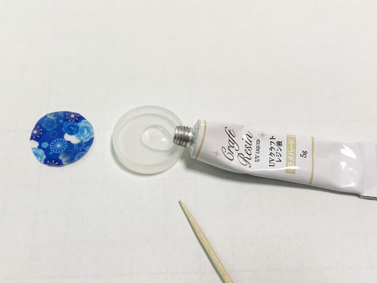 【DAISO】簡単にできる!UVレジンキットでアクセサリーをつくってみました! - 100均手芸ナビ きのこ堂