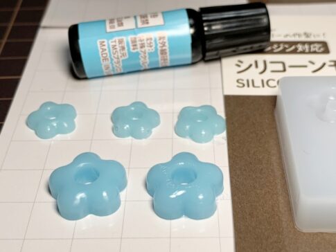 【セリアUVレジン】セリアのUVレジン・UVレジン対応シリコーンモールド完全ガイド! - 100均手芸ナビ きのこ堂